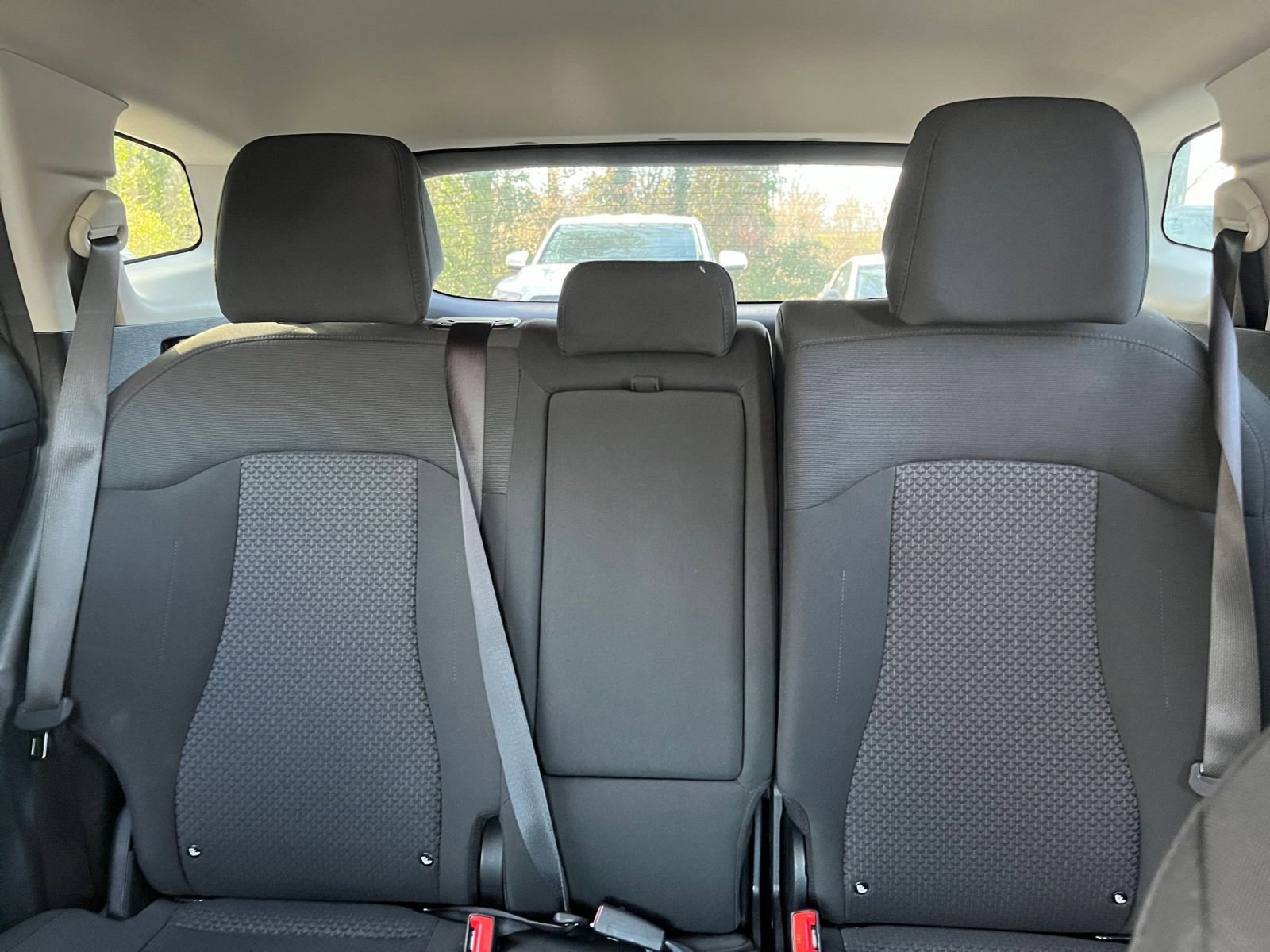 Used 2025 Kia Sportage LX image 37