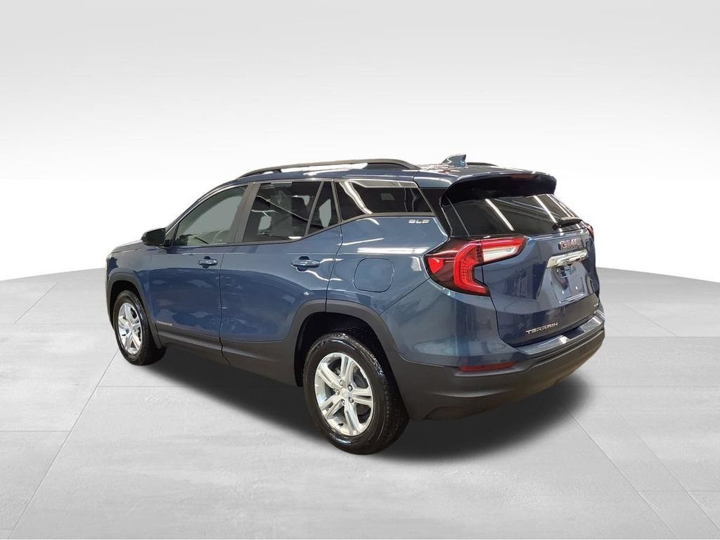 Used 2024 GMC Terrain SLE w/ Driver Convenience Package AWD/4WD image 3