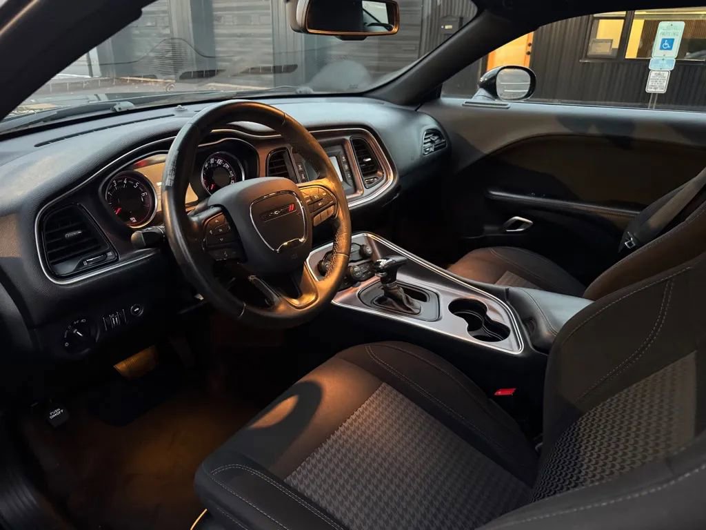 Used 2016 Dodge Challenger SXT RWD image 5