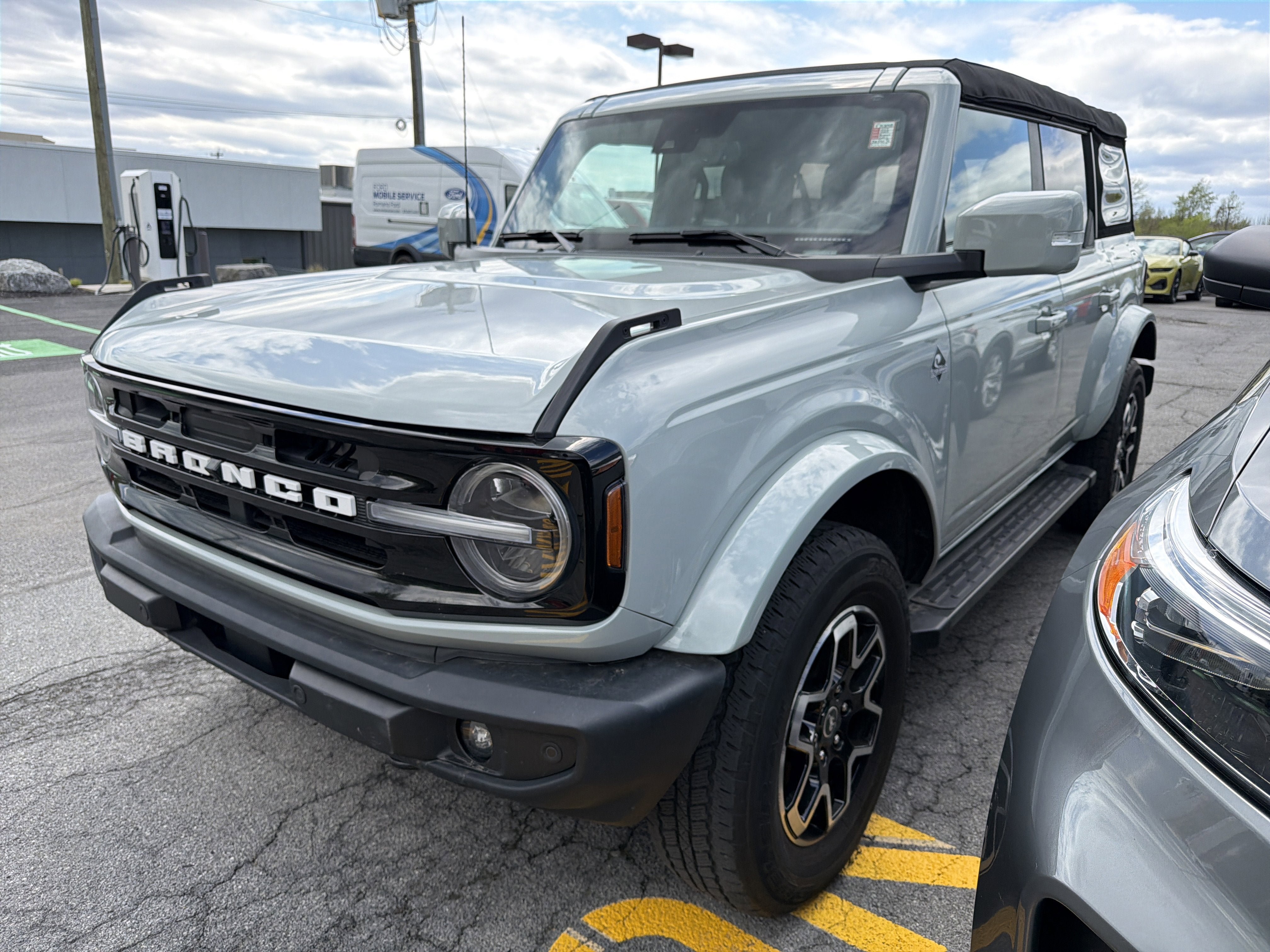 Used 2023 Ford Bronco Outer Banks AWD/4WD image 4