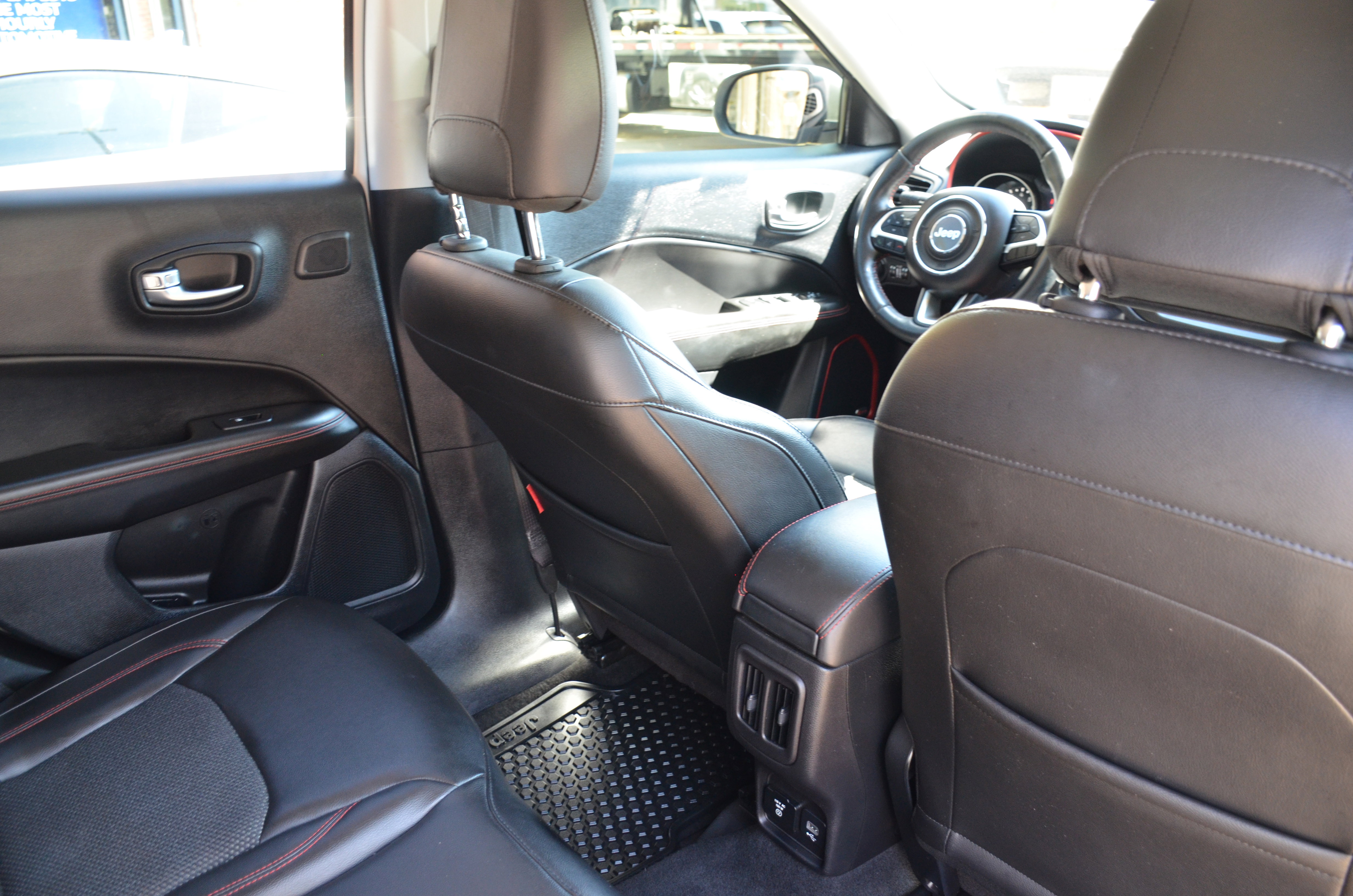 Used 2018 Jeep Compass Trailhawk w/ Navigation Group image 23