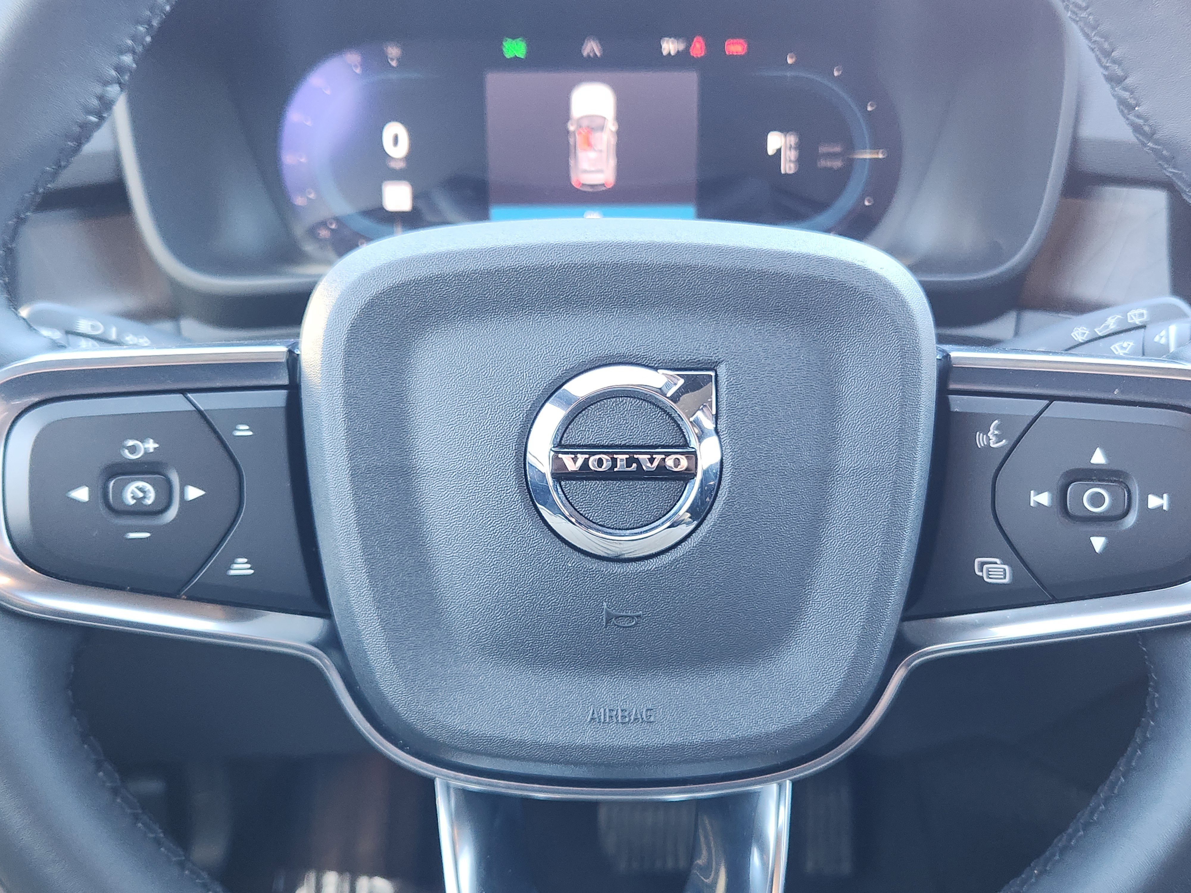 Used 2023 Volvo XC40 Recharge Ultimate image 7