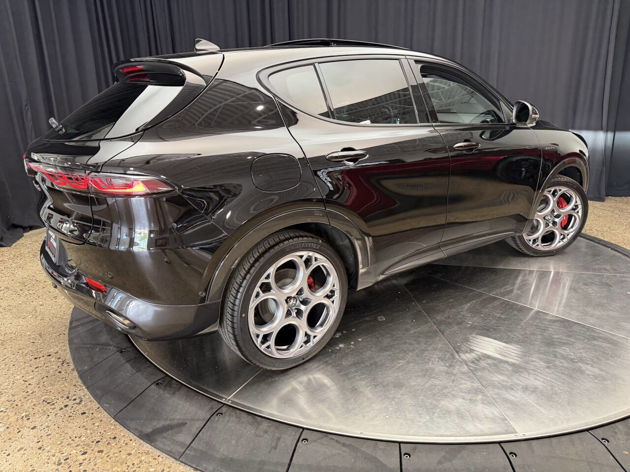 Used 2024 Alfa Romeo Tonale Veloce w/ Active Assist Package AWD/4WD image 9