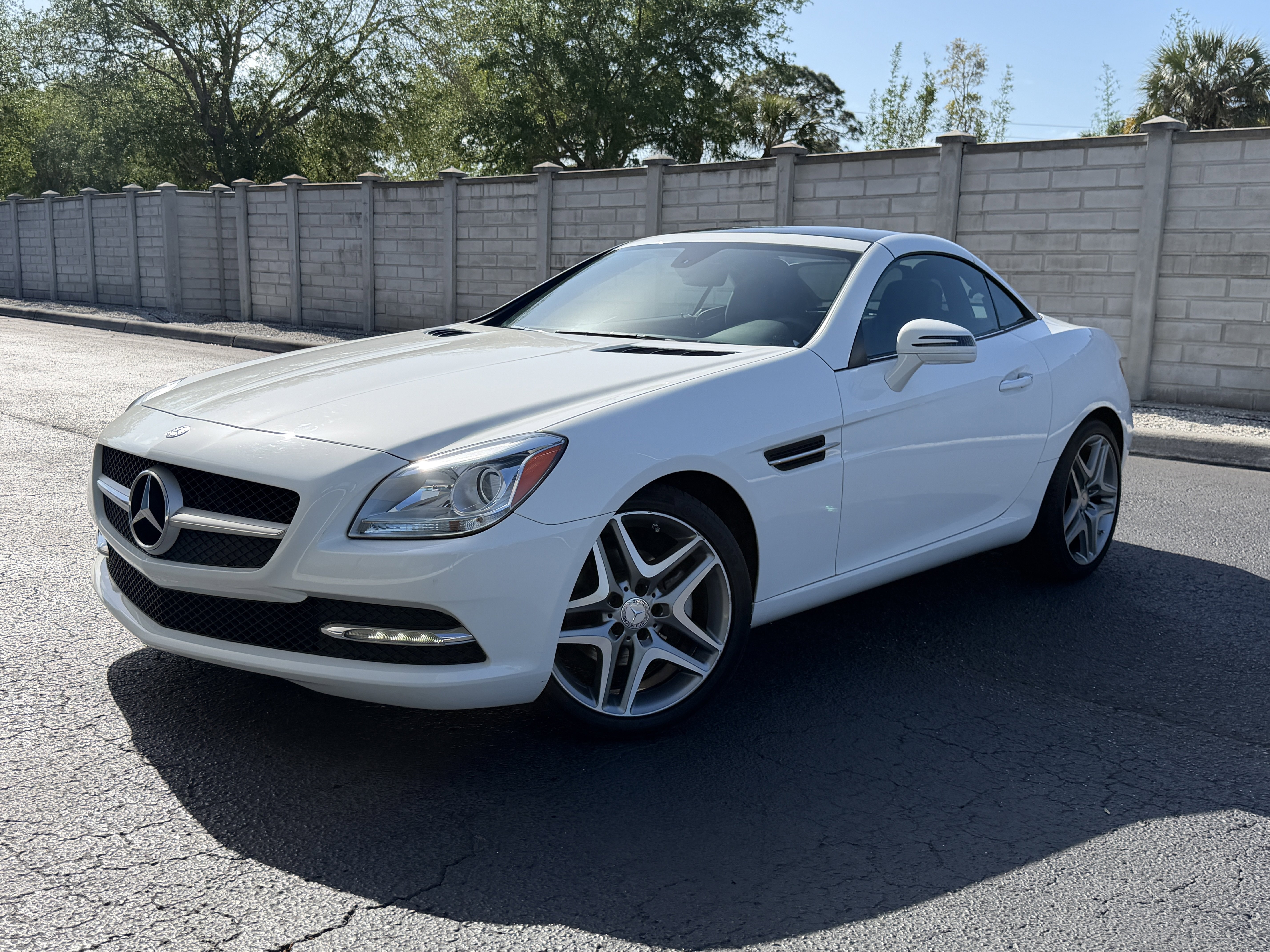 Used 2015 Mercedes-Benz SLK 250 image 1