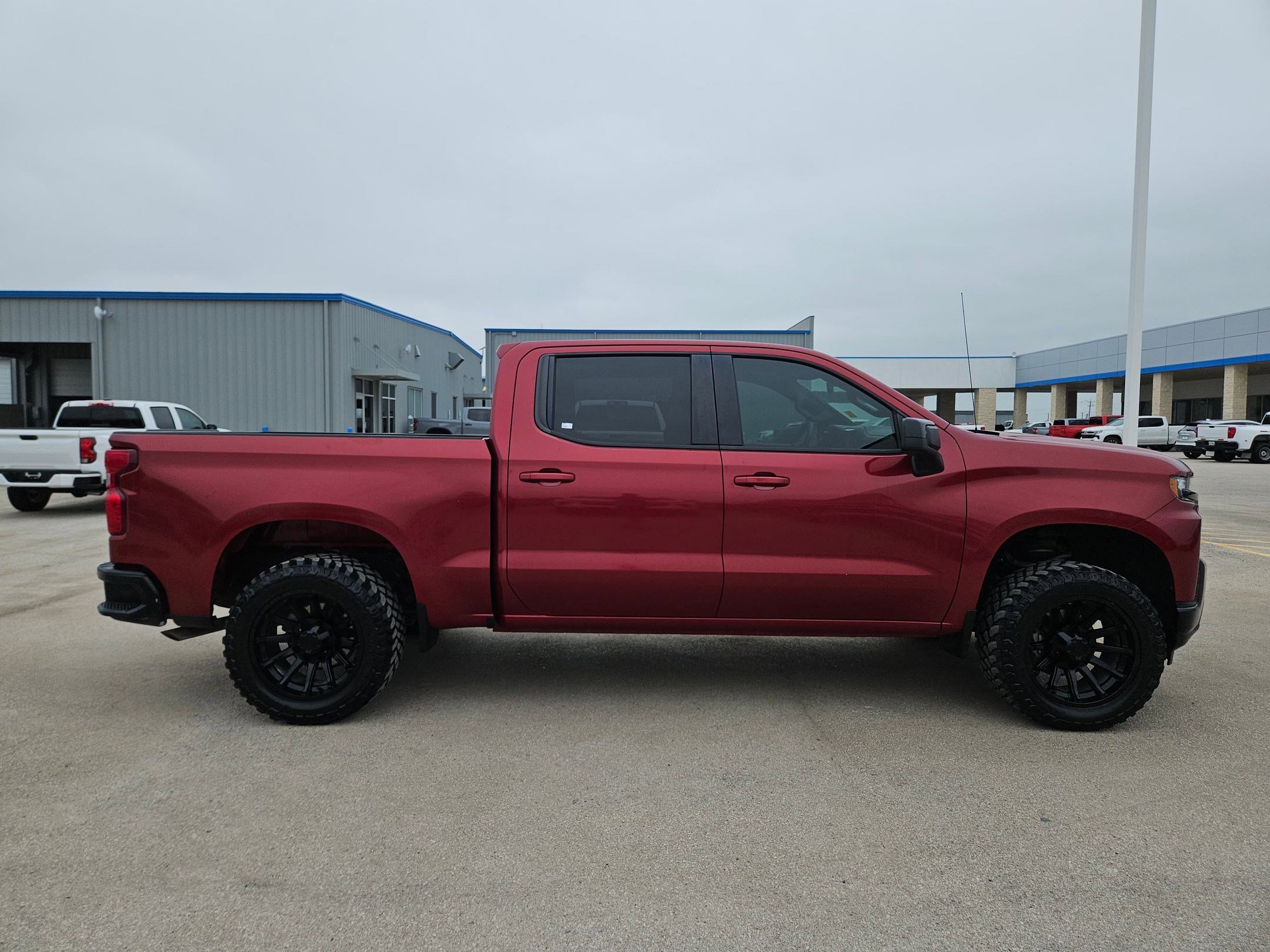 Used 2019 Chevrolet Silverado 1500 LT RWD image 2