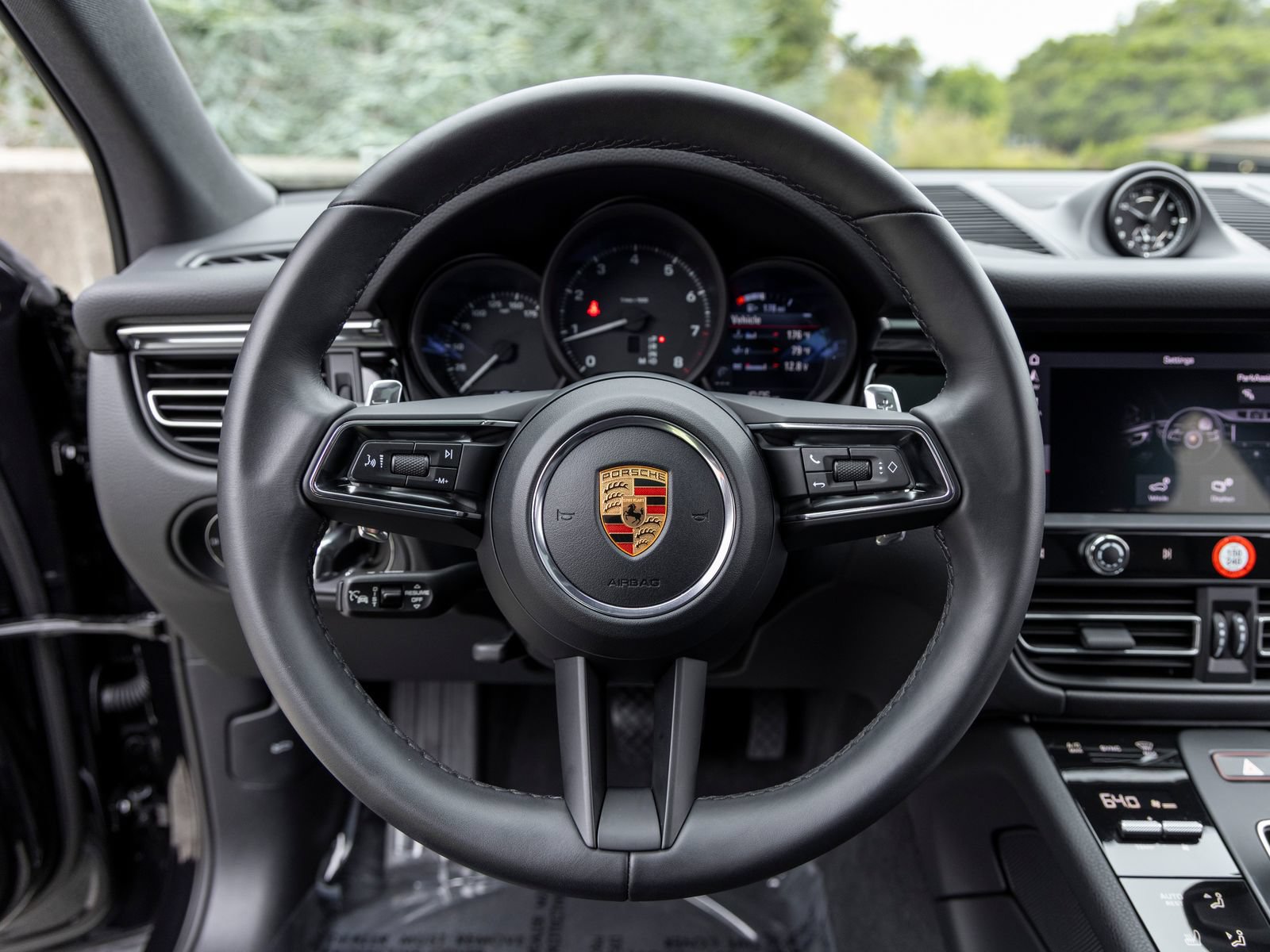 Used 2026 Porsche Macan AWD/4WD image 34