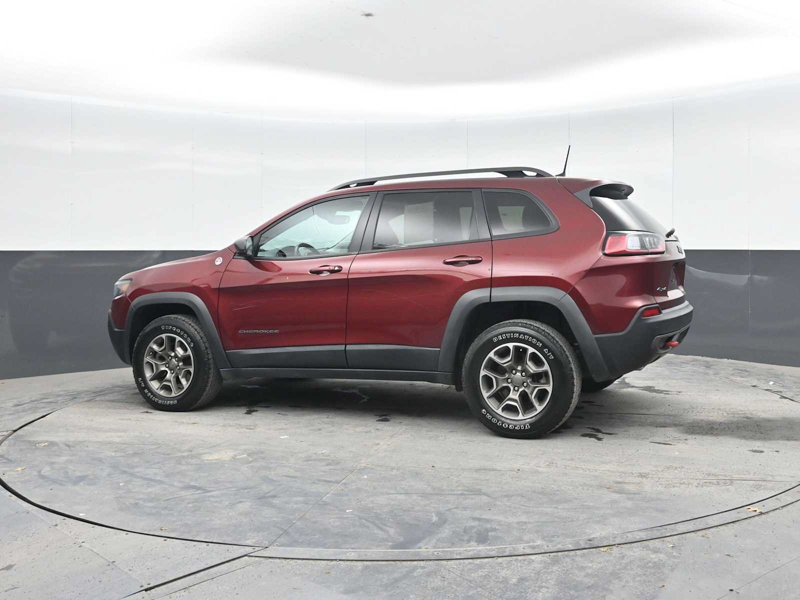 Used 2021 Jeep Cherokee Trailhawk w/ Sun, Sound & Nav Group AWD/4WD image 3