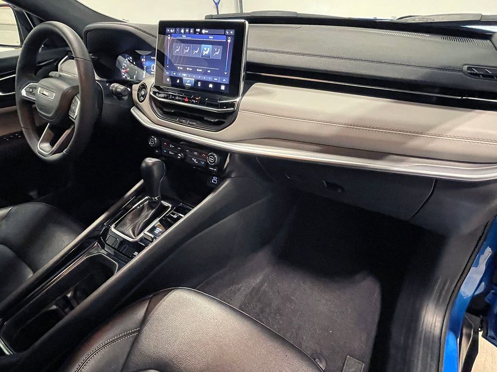 Used 2025 Jeep Compass Limited image 26