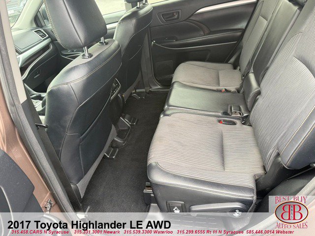 Used 2017 Toyota Highlander Plus AWD/4WD image 10