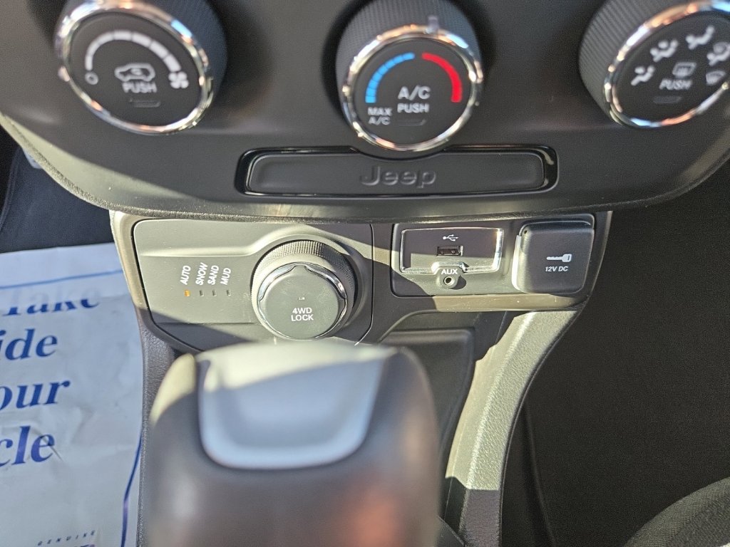 Used 2020 Jeep Renegade Sport w/ Sport Appearance Group AWD/4WD image 19