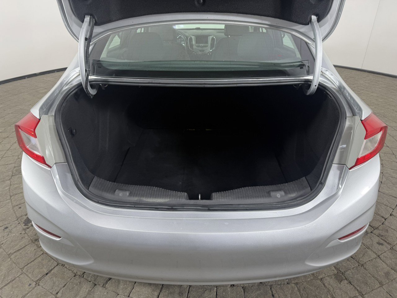 Used 2017 Chevrolet Cruze LS image 7