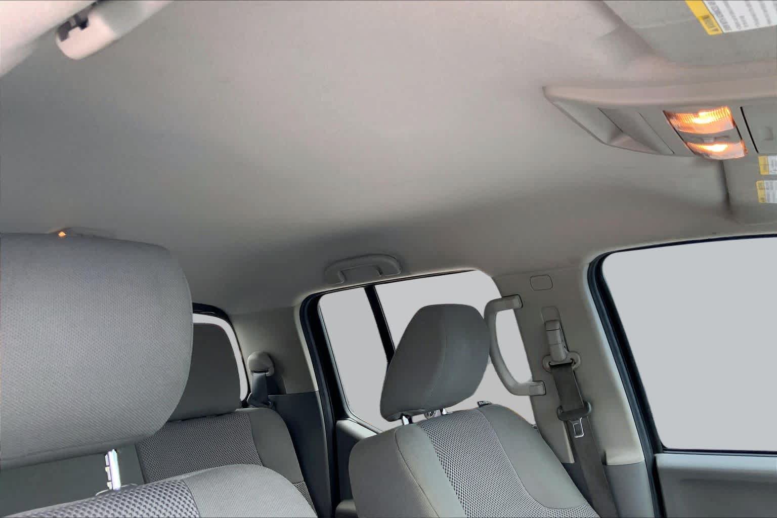 Used 2020 Nissan Frontier SV w/ Midnight Edition Floor Mats AWD/4WD image 14