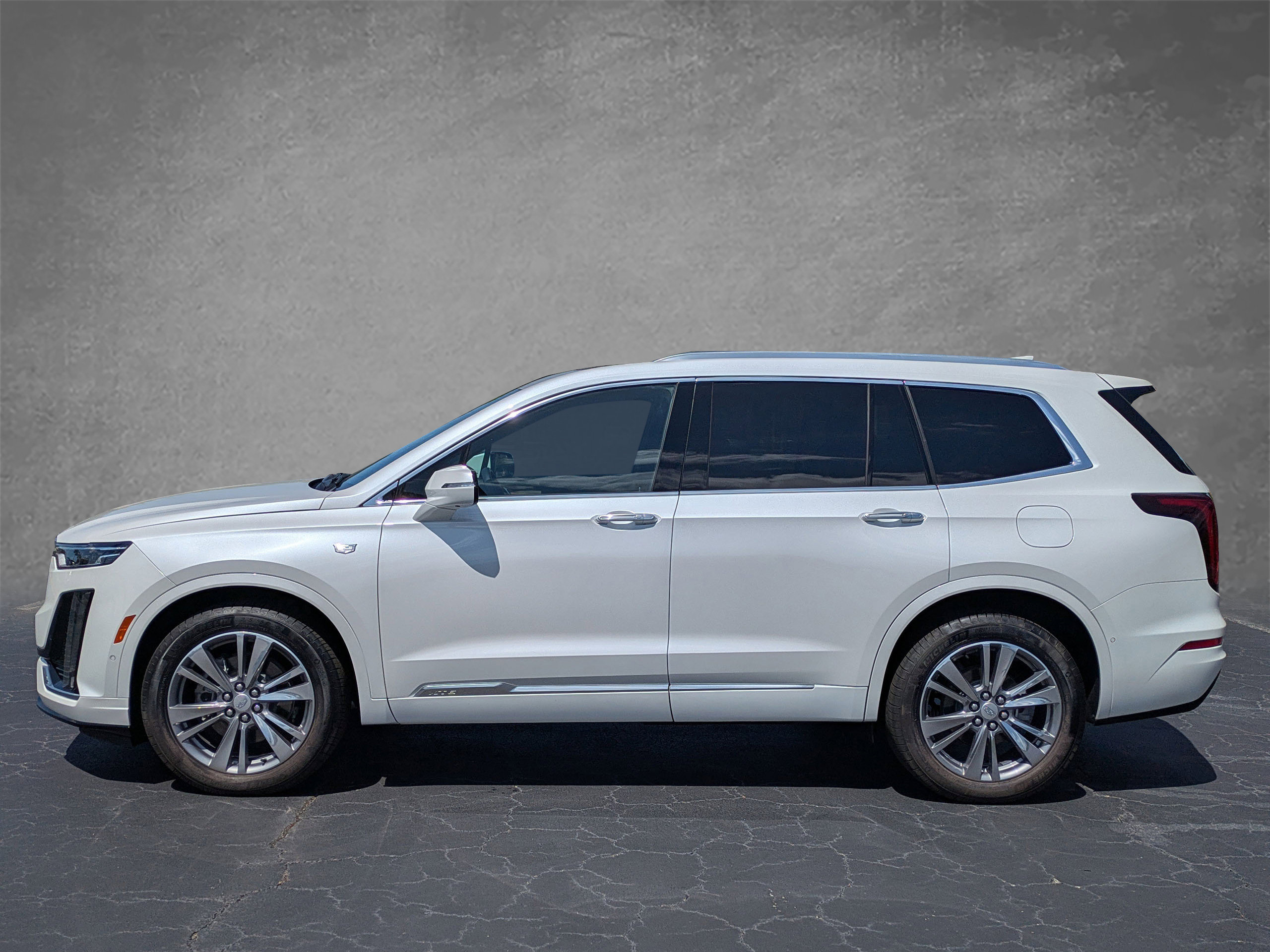 Certified 2025 Cadillac XT6 Premium Luxury w/ Platinum Package AWD/4WD image 3