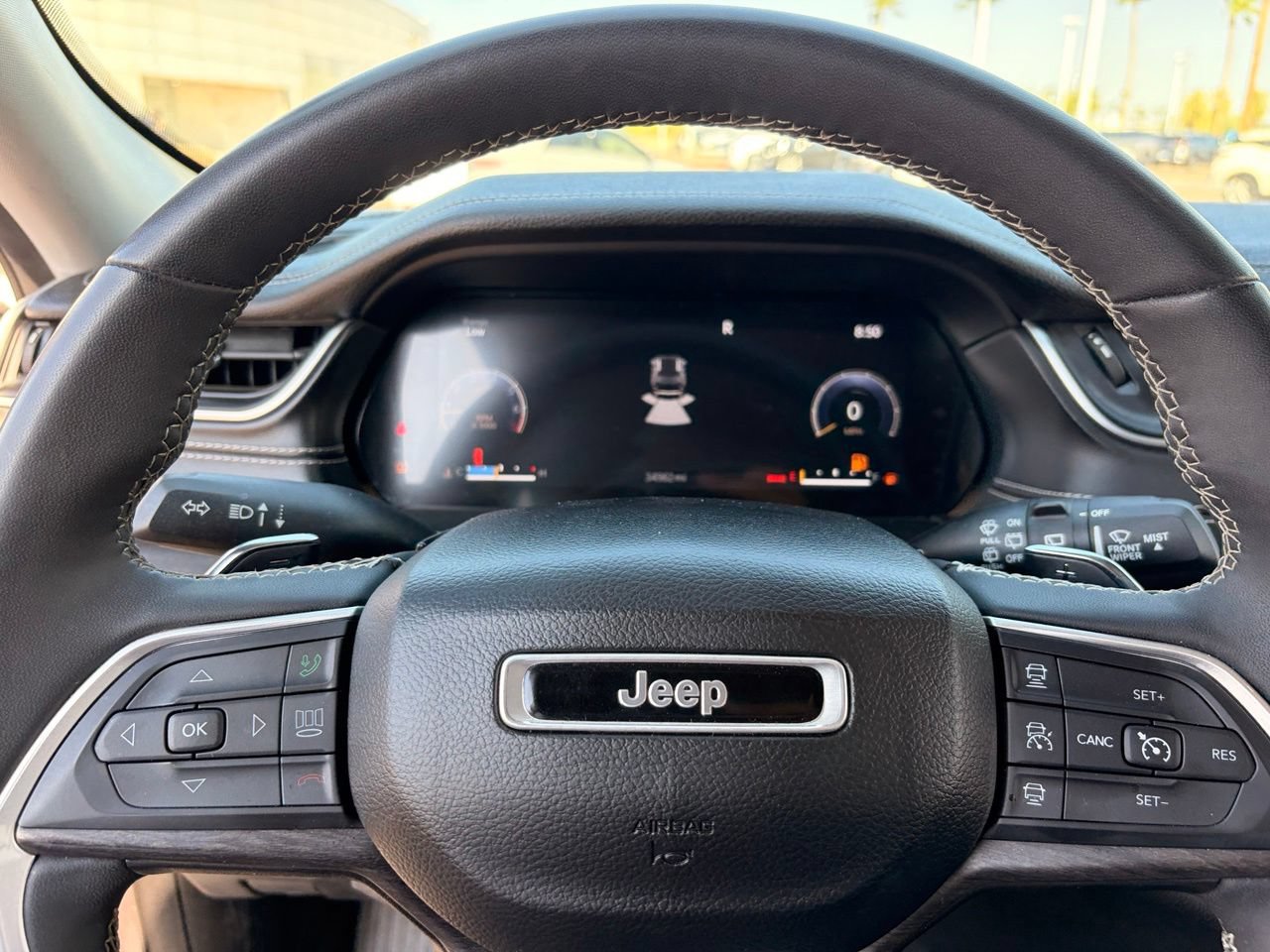 Used 2023 Jeep Grand Cherokee Limited AWD/4WD image 26