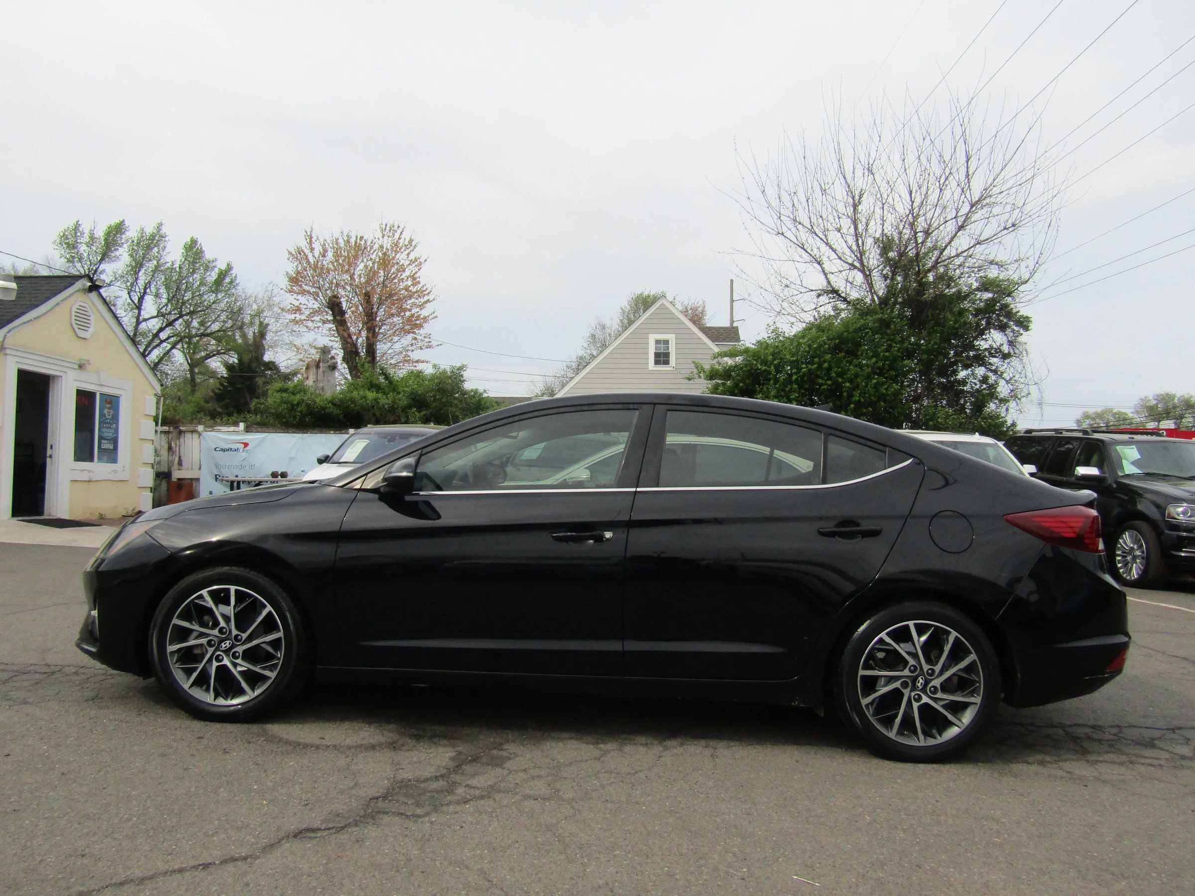 Used 2019 Hyundai Elantra Limited FWD image 4