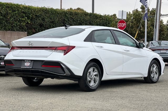 New 2026 Hyundai Elantra SE FWD image 6