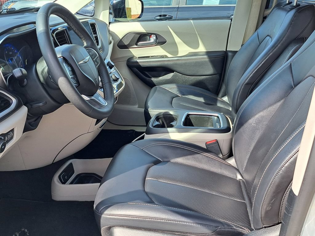 Used 2024 Chrysler Pacifica Touring-L FWD image 14