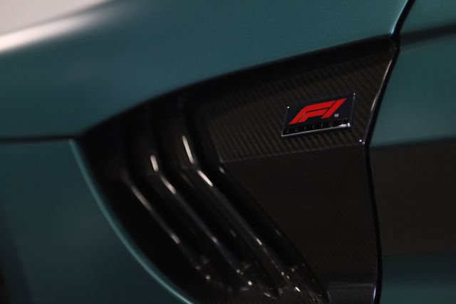 Used 2023 Aston Martin V8 Vantage Roadster RWD image 8
