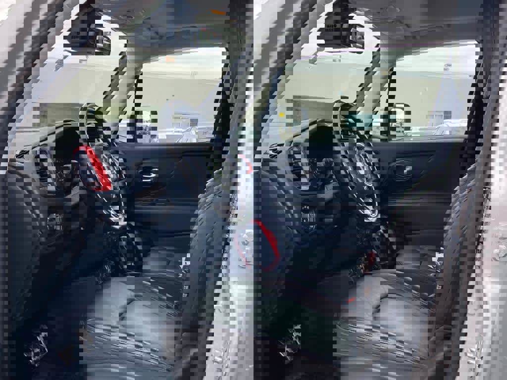 Used 2018 Jeep Renegade Trailhawk image 14