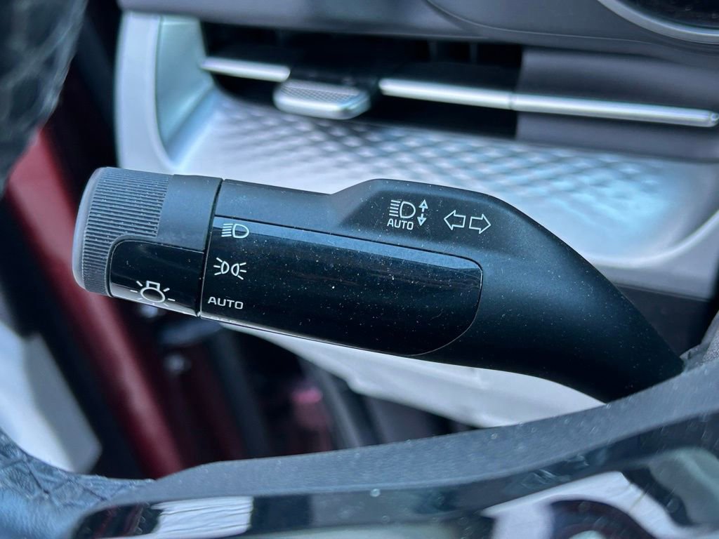 Used 2024 Kia Carnival LX image 25