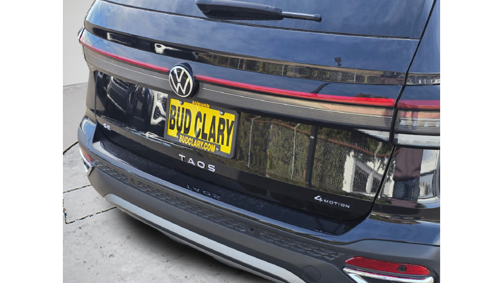 Used 2025 Volkswagen Taos SE AWD/4WD image 37