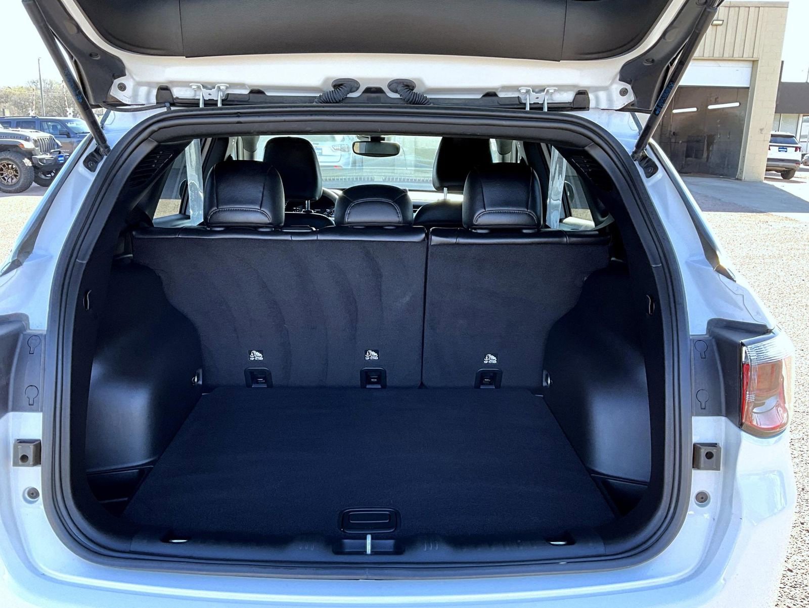 Used 2023 Jeep Compass Limited image 9