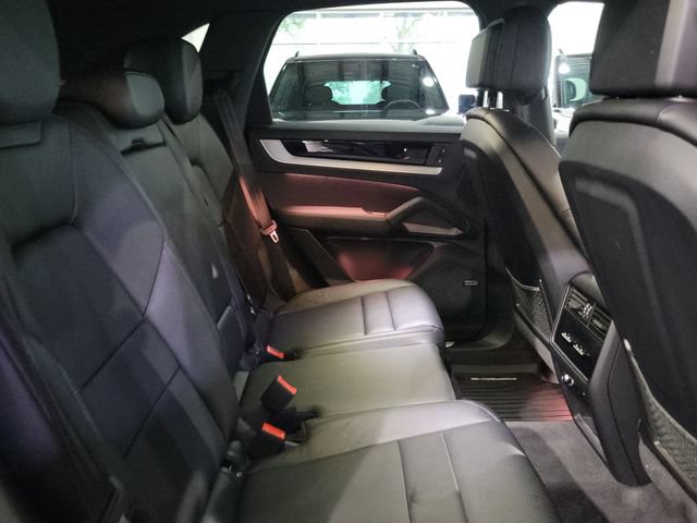 Used 2024 Porsche Cayenne S AWD/4WD image 29