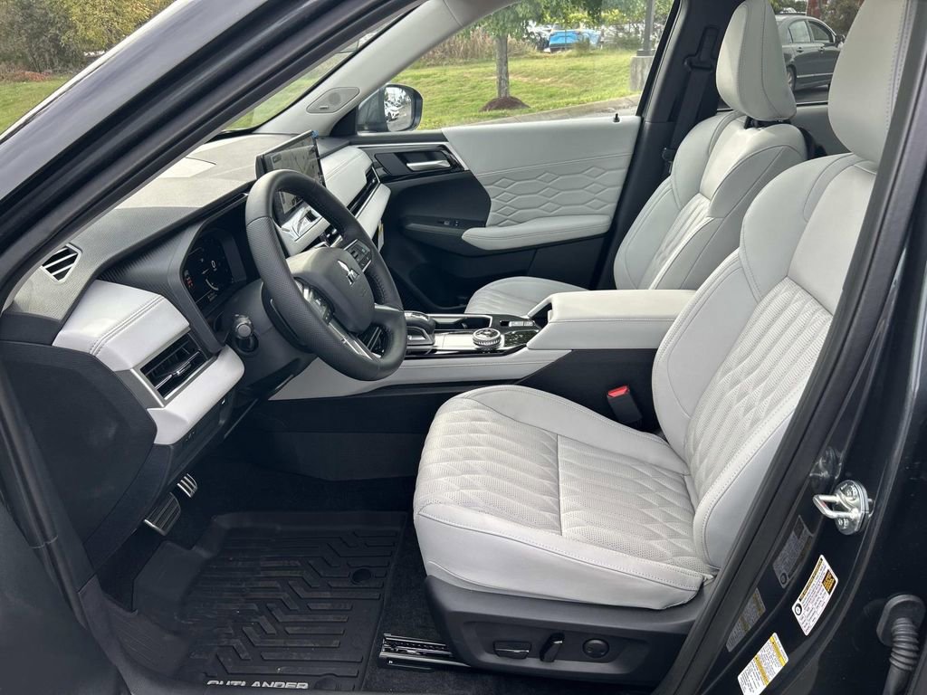 New 2025 Mitsubishi Outlander SEL image 22