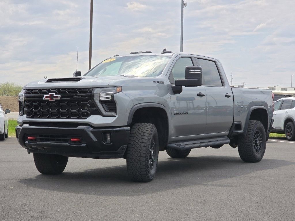 Used 2024 Chevrolet Silverado 2500 ZR2 w/ Technology Package image 8