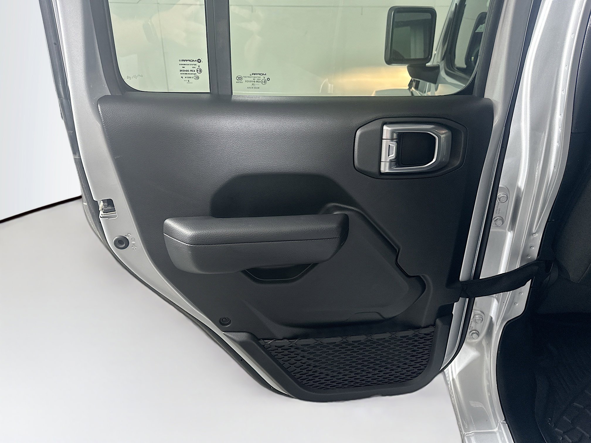 Used 2024 Jeep Wrangler Sport S image 24