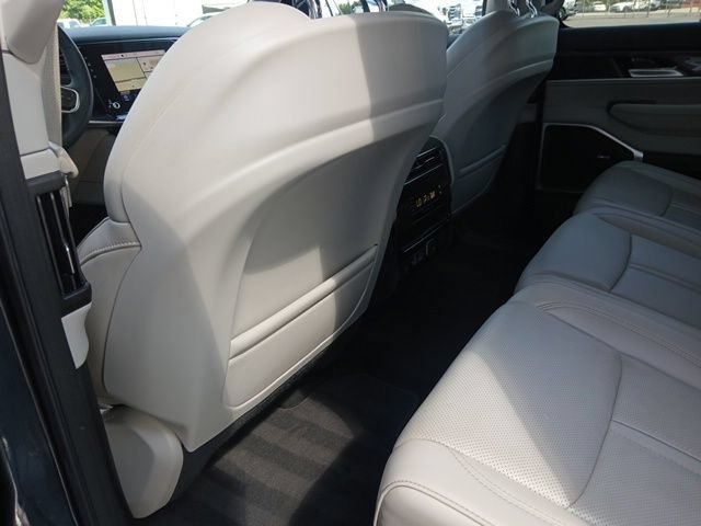 Used 2023 Jeep Wagoneer 4WD w/ Premium Group I image 25
