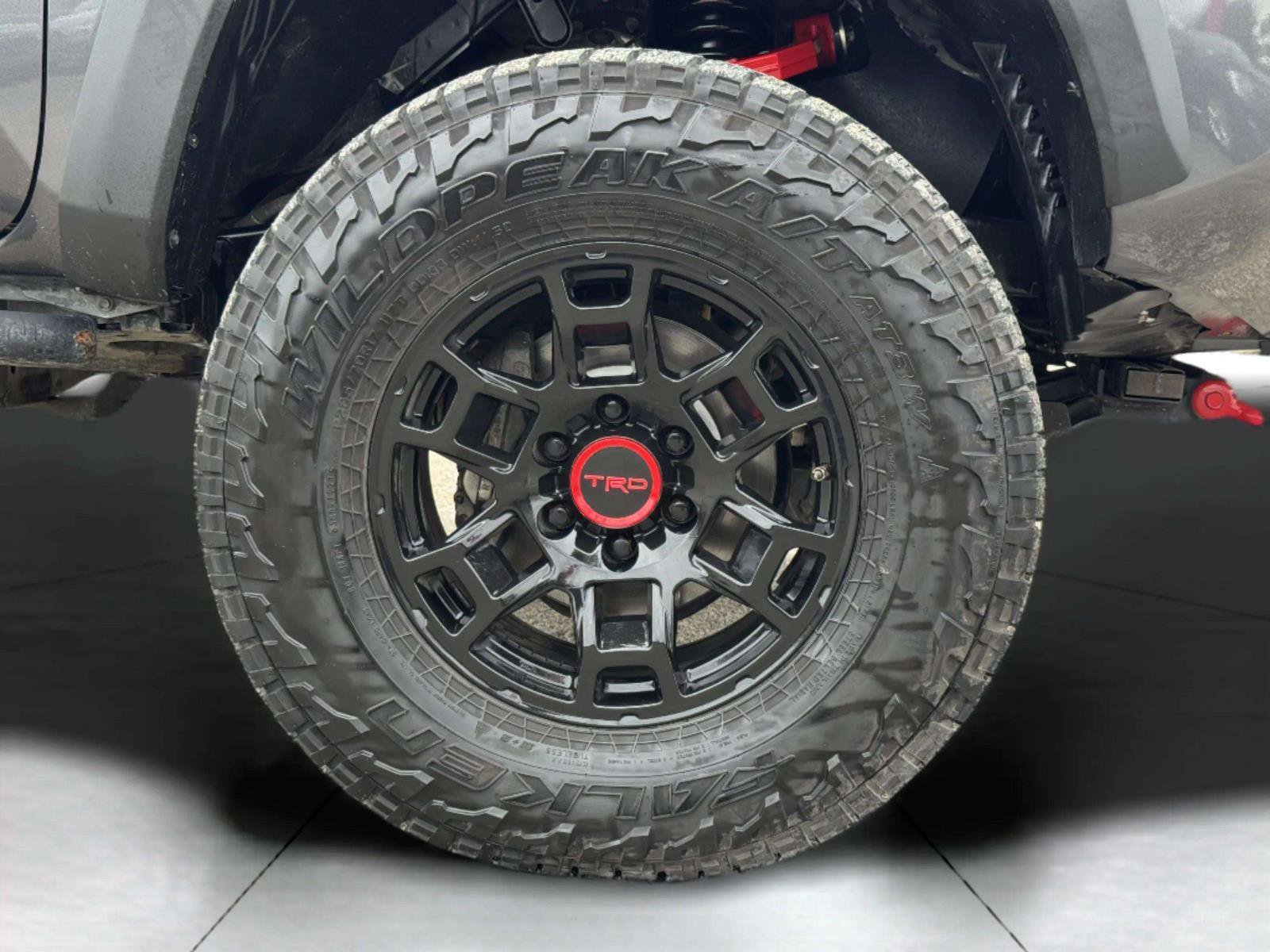 Used 2017 Toyota Tacoma TRD Off-Road w/ Premium & Technology Package AWD/4WD image 52