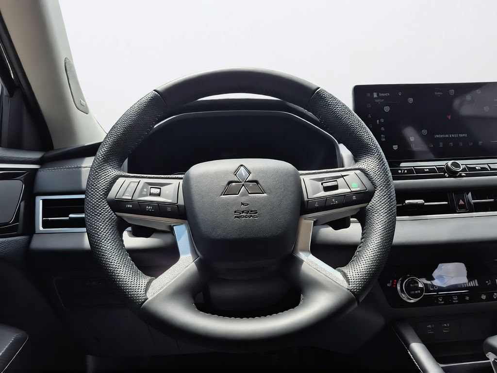 Used 2025 Mitsubishi Outlander SE AWD/4WD image 39