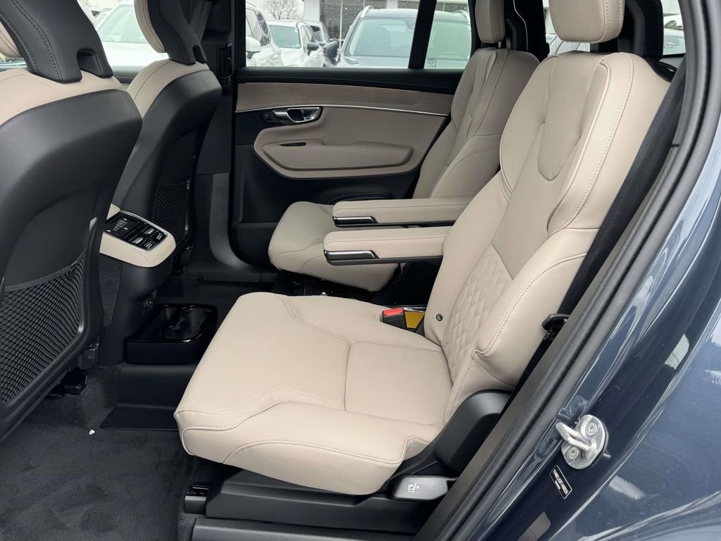 New 2026 Volvo XC90 B6 Plus w/ Protection Package Premier AWD/4WD image 16