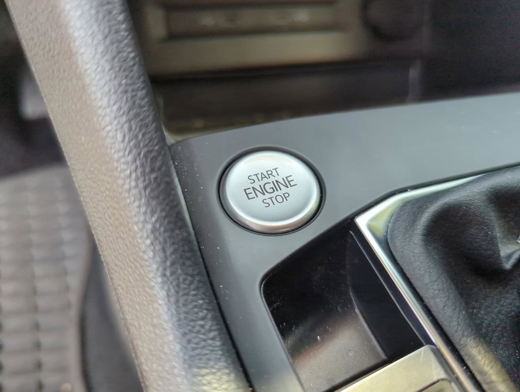 Certified 2022 Volkswagen Taos SE image 39