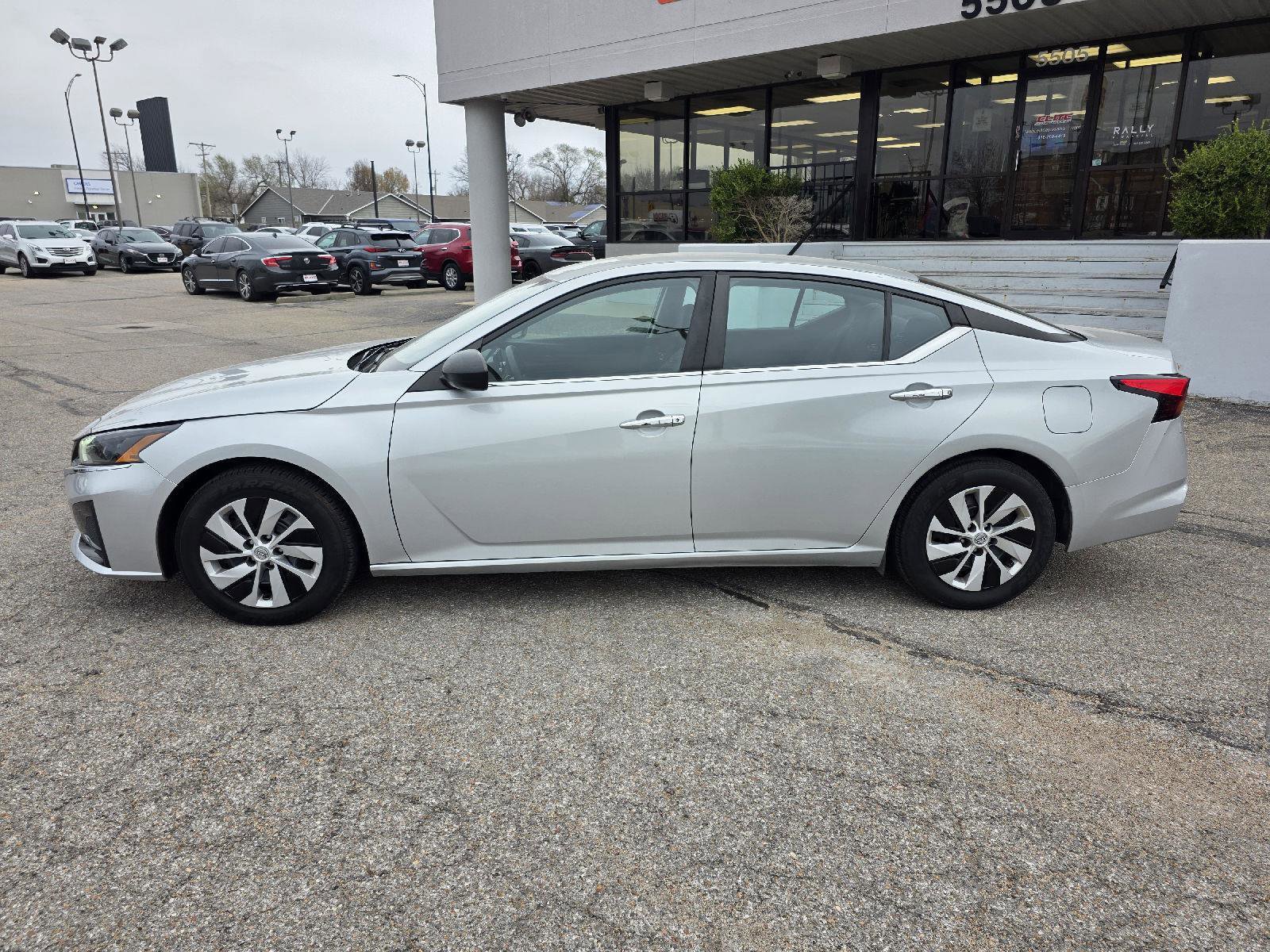 Used 2024 Nissan Altima 2.5 S image 8