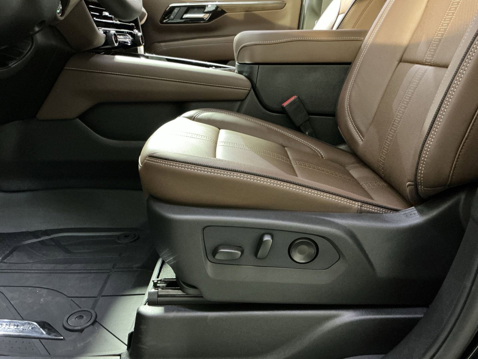 New 2026 Chevrolet Tahoe High Country w/ Sun And Tow Package image 22