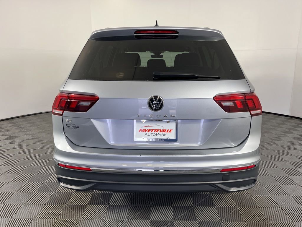 Used 2024 Volkswagen Tiguan SE image 12