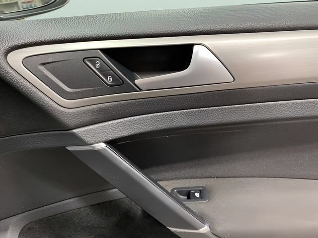 Used 2016 Volkswagen Golf S FWD image 28