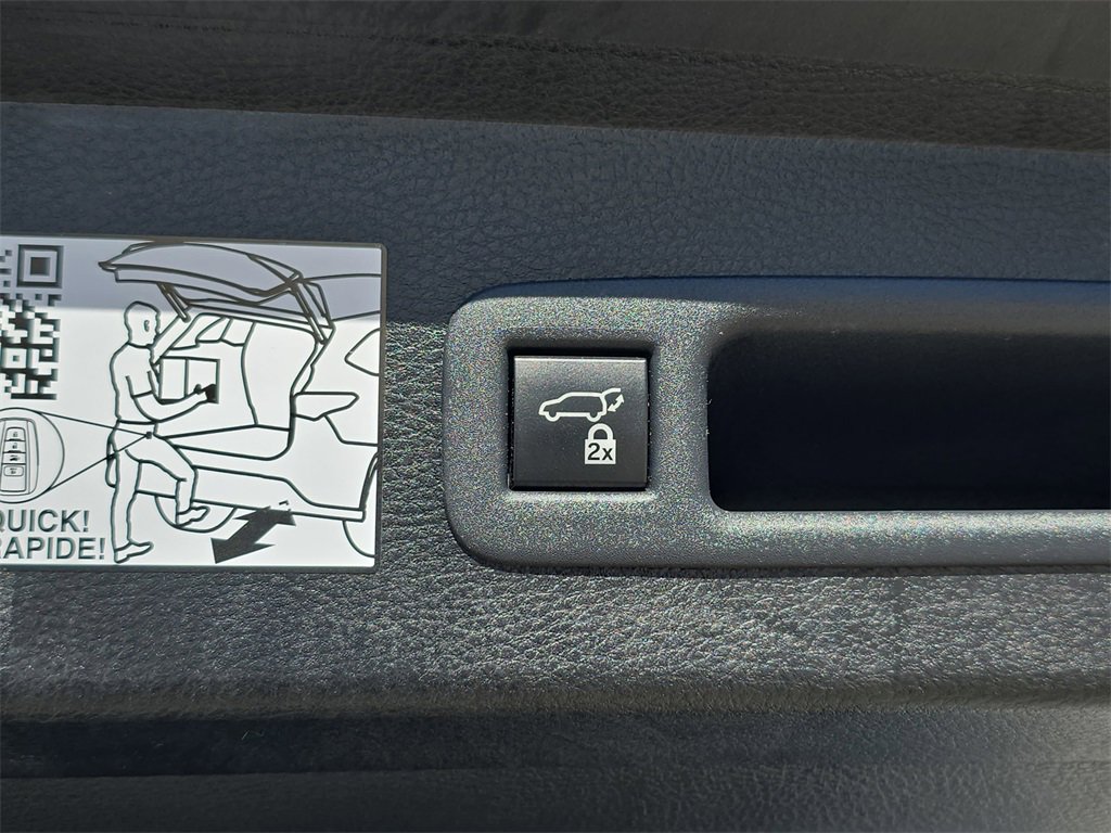 Used 2022 Toyota Sienna Platinum image 17