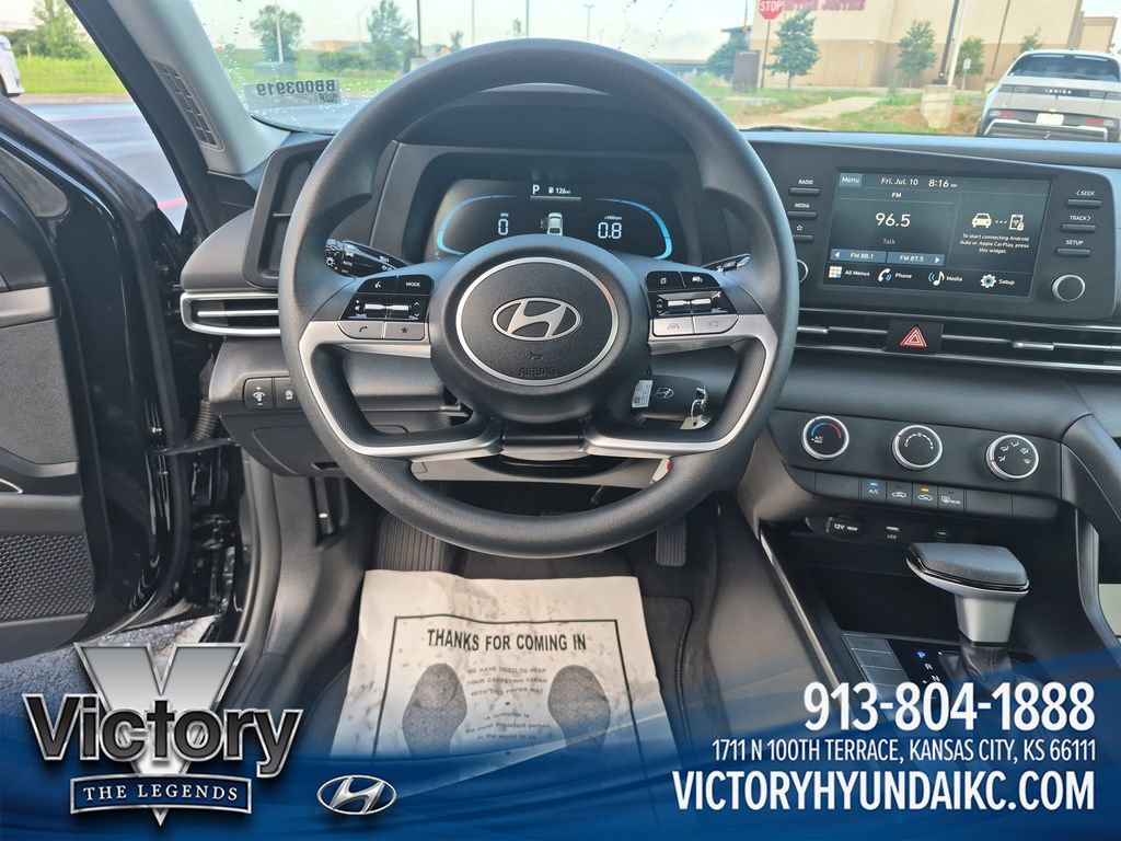 Used 2025 Hyundai Elantra SE FWD image 13