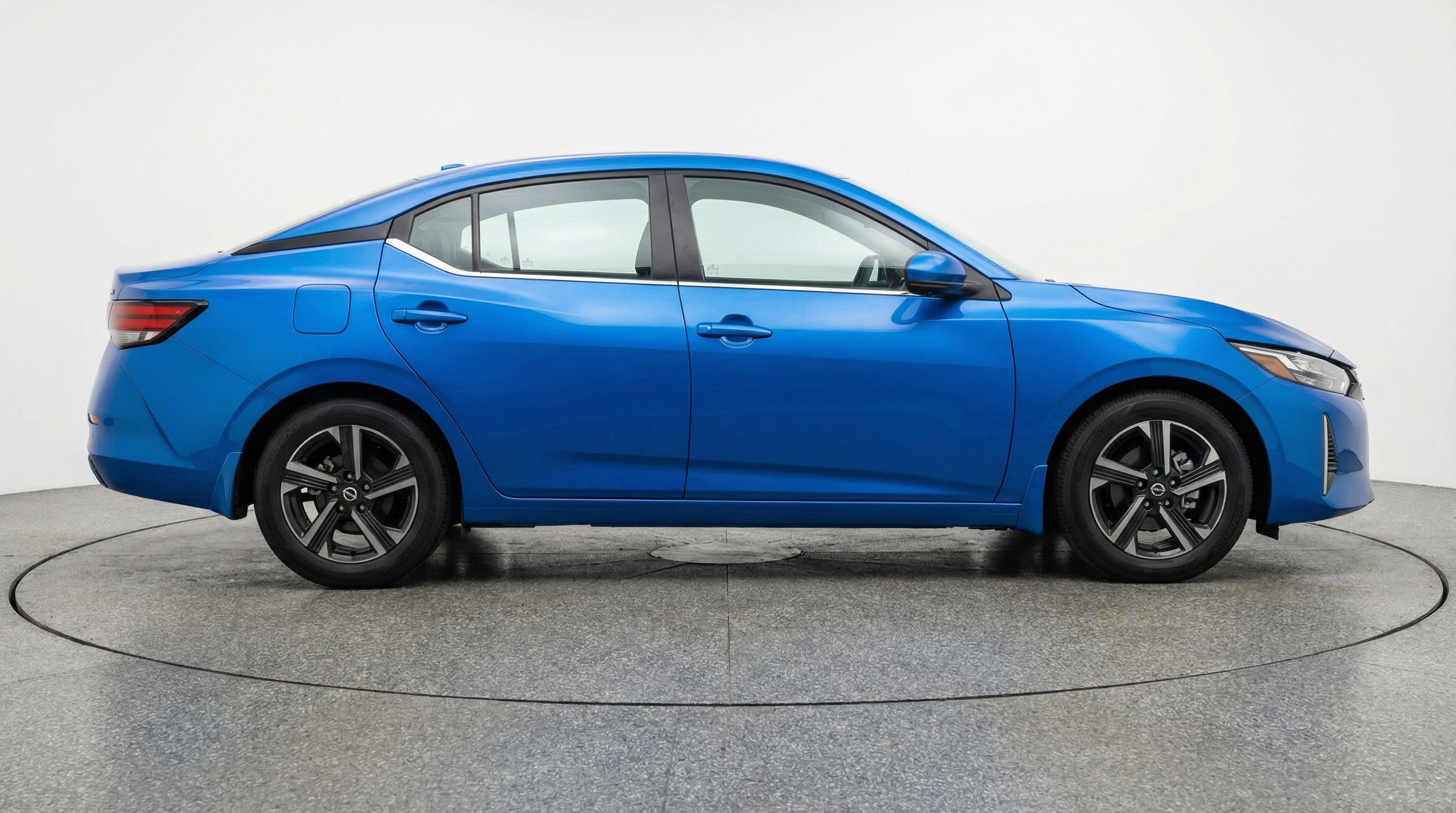 Used 2025 Nissan Sentra SV FWD image 11