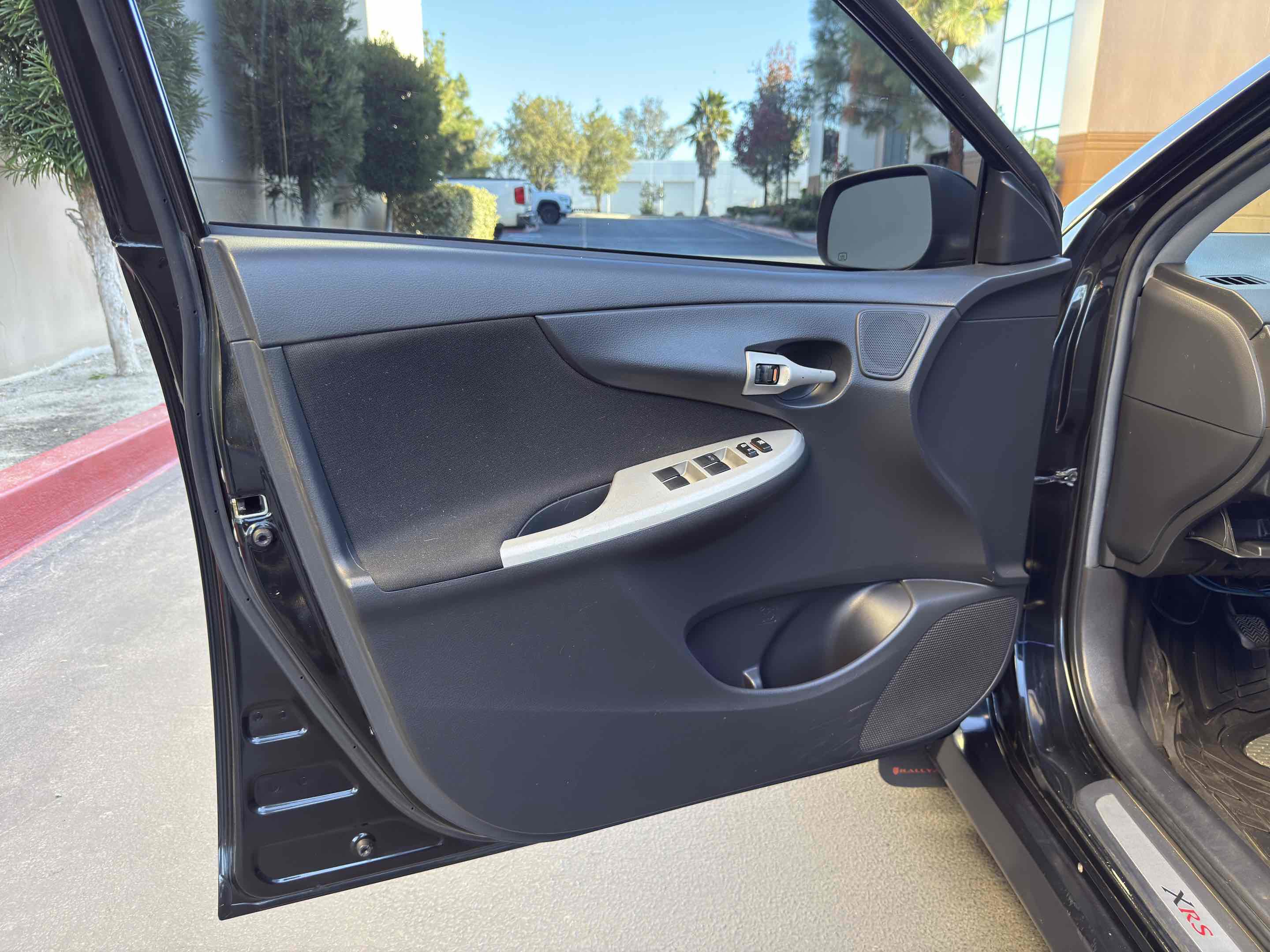 Used 2010 Toyota Corolla XRS image 29