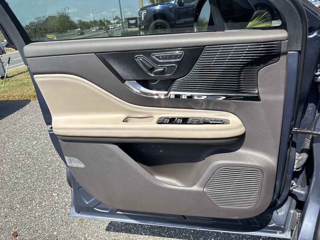 Certified 2022 Lincoln Corsair FWD w/ Equipment Group 101A image 18