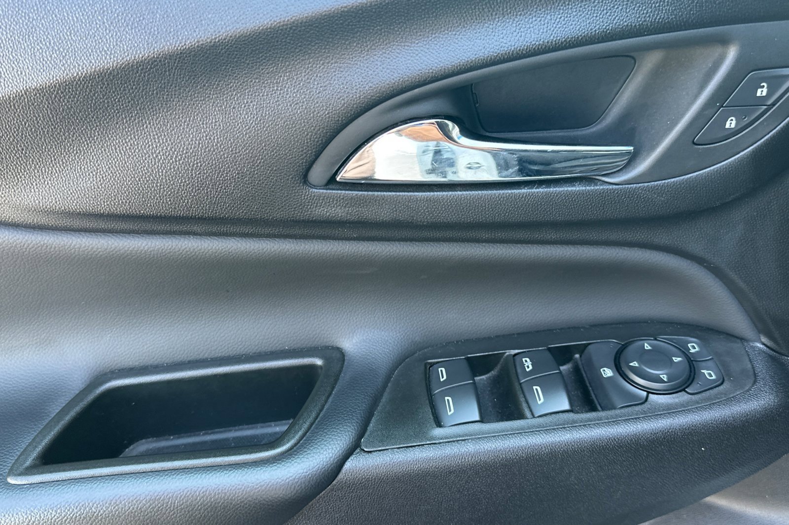 Used 2024 Chevrolet Equinox LT image 12