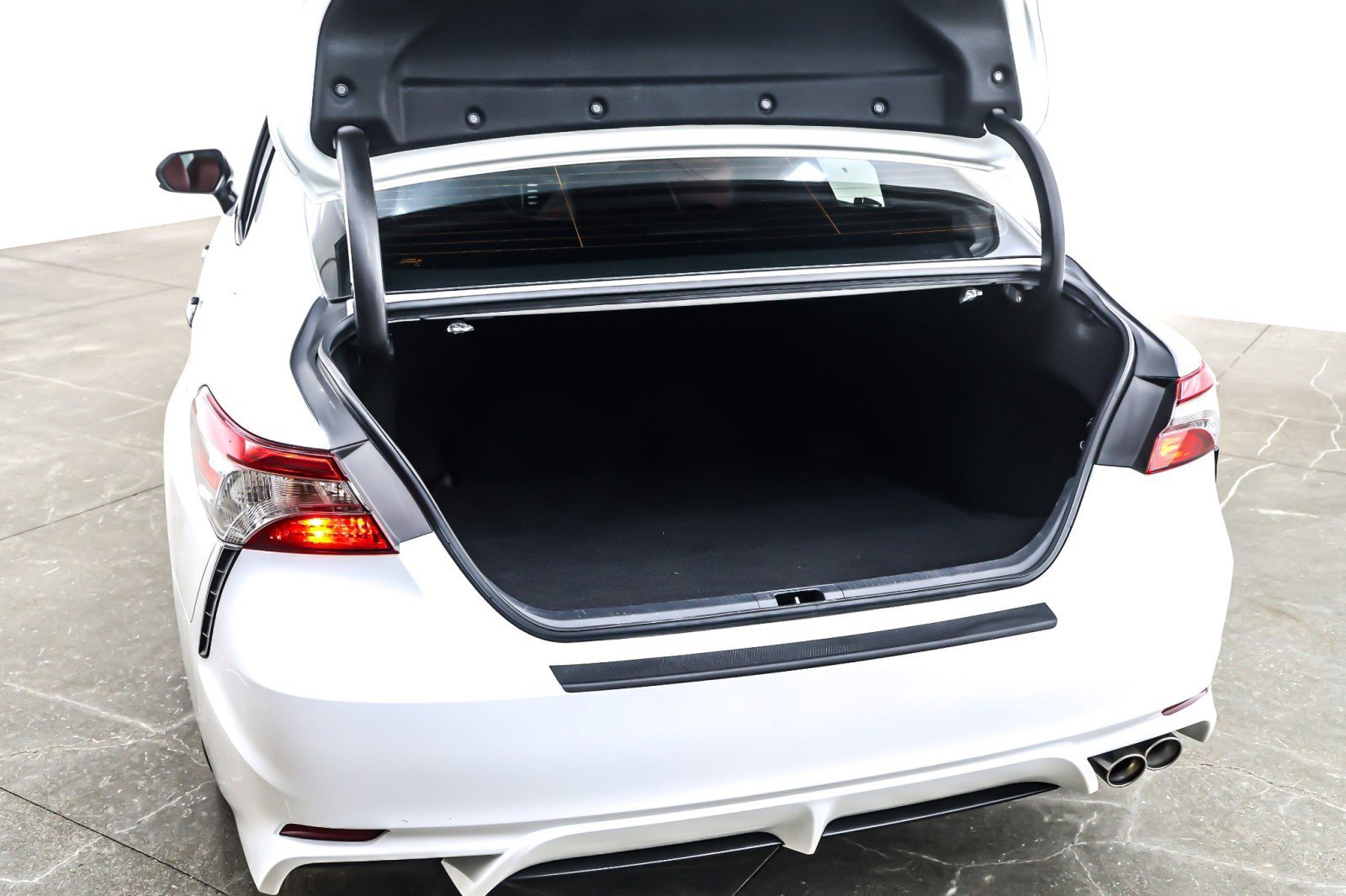 Used 2019 Toyota Camry SE image 23