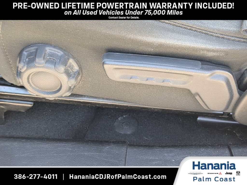Used 2018 Jeep Wrangler Unlimited Sahara w/ Uconnect 4C Nav & Sound Group AWD/4WD image 20