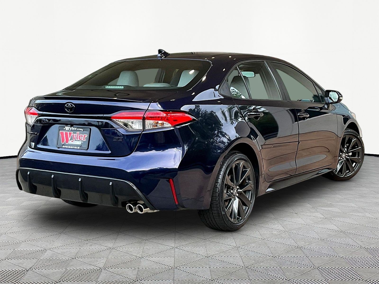 Used 2024 Toyota Corolla SE w/ SE Premium Package FWD image 6