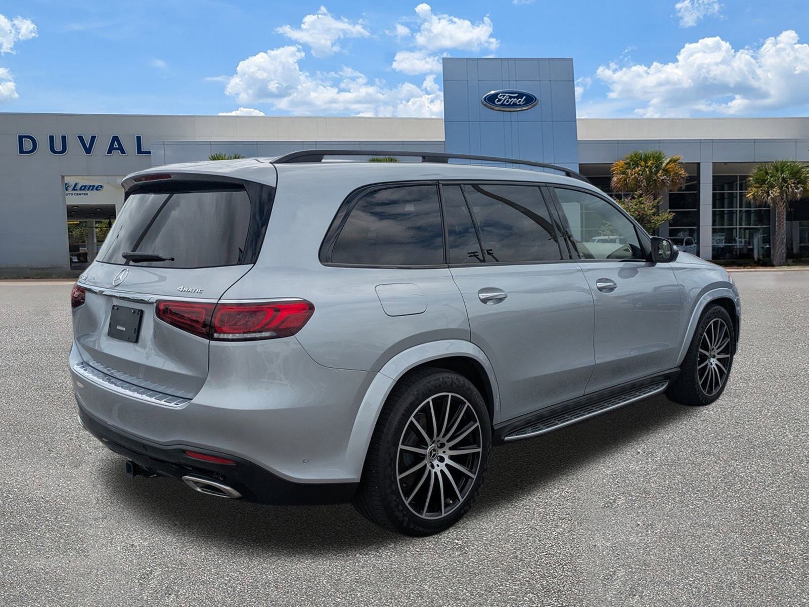 Used 2023 Mercedes-Benz GLS 580 4MATIC image 3