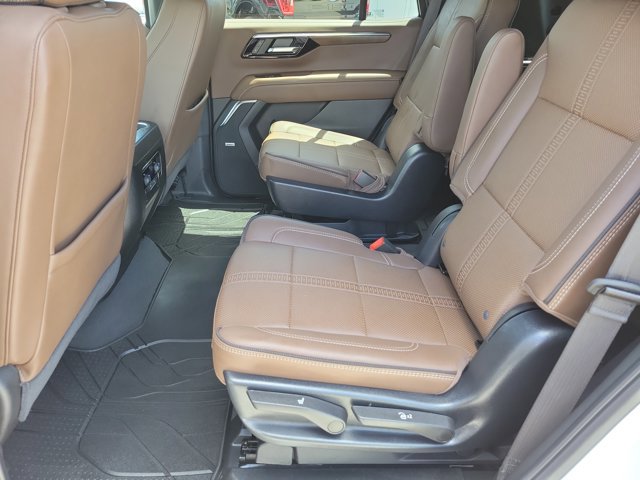Used 2025 Chevrolet Tahoe High Country AWD/4WD image 15